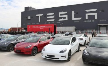 Tesla tejkalon parashikimet, prodhuesi amerikan me të ardhura rekorde