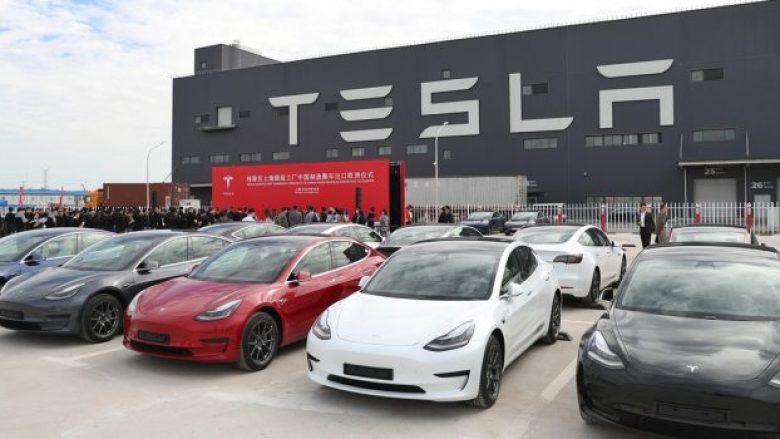 Tesla tejkalon parashikimet, prodhuesi amerikan me të ardhura rekorde