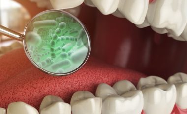 COVID-19: Pacientët e infektuar me shëndet të dobët oral kanë më shumë gjasa të sëmuren rëndë, pohon studimi