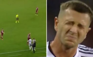 Allegri i papërmbajtshëm në derbin ndaj Torinos, goditi shqelm Bernardeschin gjatë një momenti të ndeshjes