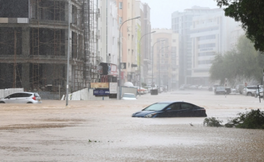 Cikloni Shaheen godet Omanin dhe Iranin – të paktën nëntë persona të vdekur