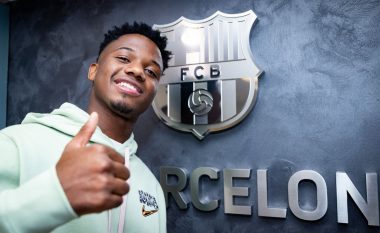 Zyrtare: Ansu Fati rinovon kontratën me Barcelonën deri në vitin 2027