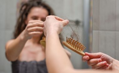 Studimi i ri tregon një mundësi për të parandaluar rënien e flokëve me kalimin e moshës   