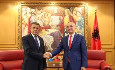 Kosova me ambasador të ri në Shqipëri, Skënder Durmishi ia dorëzon letrat kredenciale presidentit Ilir Meta