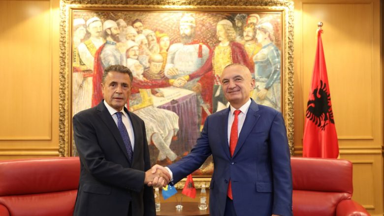 Kosova me ambasador të ri në Shqipëri, Skënder Durmishi ia dorëzon letrat kredenciale presidentit Ilir Meta