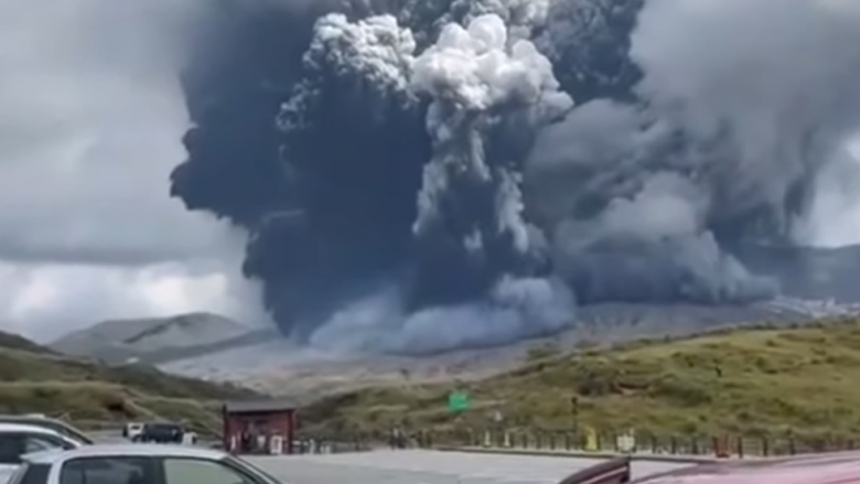 Shpërthen vullkani në Malin Aso të Japonisë