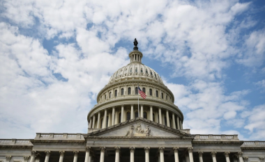Senati amerikan voton për rritjen e kufirit të borxhit