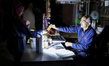 Rikthehet energjia elektrike në Liban pasi vendi mbeti në terr për 24 orë