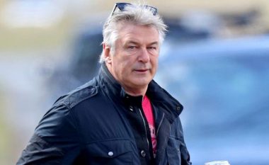 Alec Baldwin po planifikon t’i anuloi të gjitha projektet dhe të qëndroi larg syrit të publikut, pas ngjarjes tragjike në xhirimet e filmit “Rust”