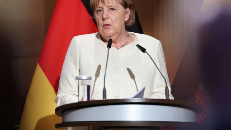 Merkel u bëri thirrje grave që të përfshihen më shumë në politikë