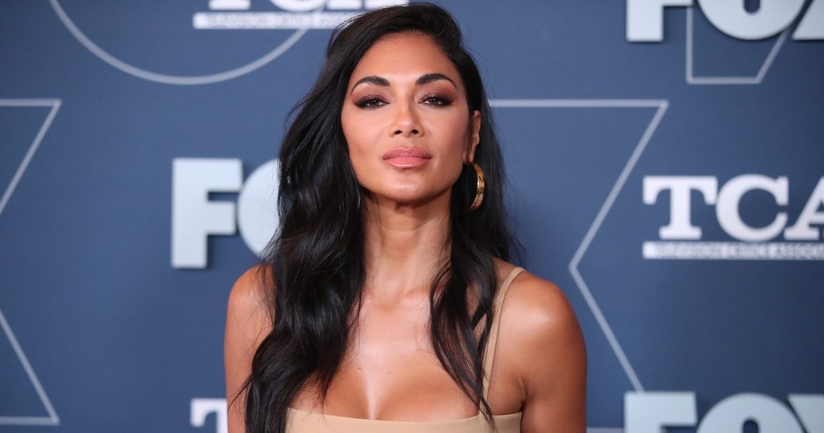 Nicole Scherzinger mbulohet me gjak dhe shpërthen në lot gjatë performancës në West End