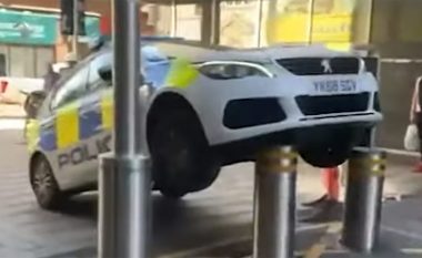Policët në Leeds parkuan veturën në një vend të gabuar – ata nuk u dënuan, por e pësuan më keq se kjo