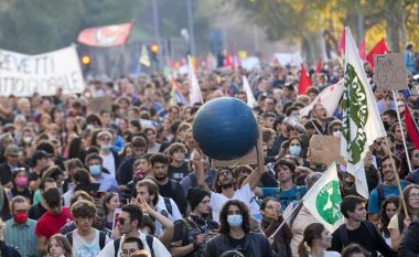 Mijëra protestues, përfshirë aktivistë për ndryshimet klimatike, marshojnë në Romë në mes të samitit të G20