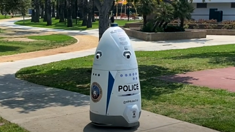 Njihuni me ‘robotin-oficer’ që patrullon rrugët në një qark të Los Angjeles