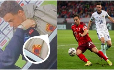 Tifozi shqiptar ia dhuron Xherdan Shaqirit xhaketën me logon e UÇK-së gjatë intervistës pas ndeshjes