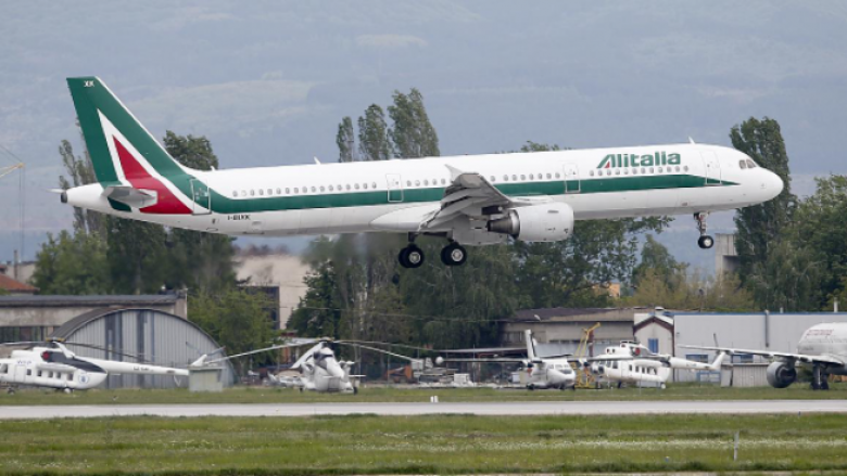 ‘Arrivederci’: Fluturimi i fundit për kompaninë ajrore në telashe të Italisë, Alitalia