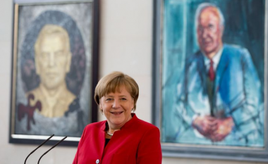 Portreti i Merkel ende mungon në galerinë e kancelareve gjermanë