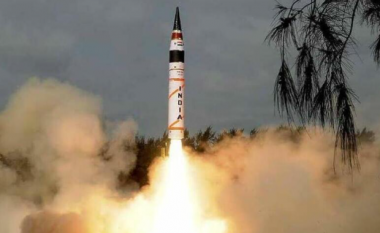 India testoi një raketë të aftë për të mbajtur një kokë bërthamore