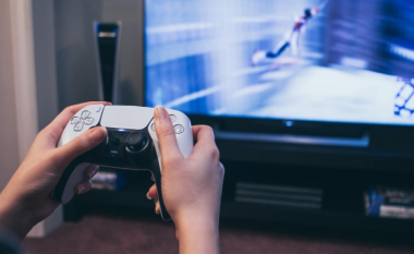 Lojtarët e Play Station shkarkojnë 60 milionë lojëra si pjesë e nismës “Luaj në shtëpi”