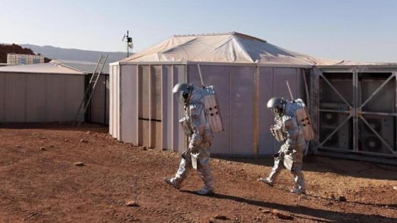 Astronautët austriakë në shkretëtirë simulojnë jetën në Mars