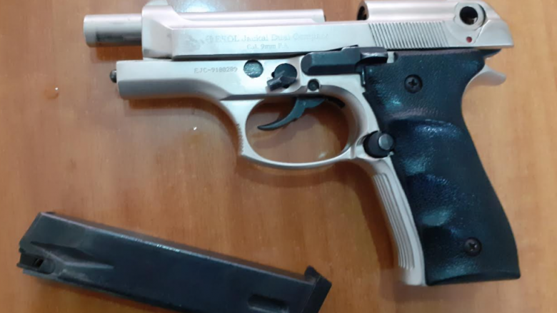 Po mbante armë në brez, arrestohet 19-vjeçari në Ferizaj