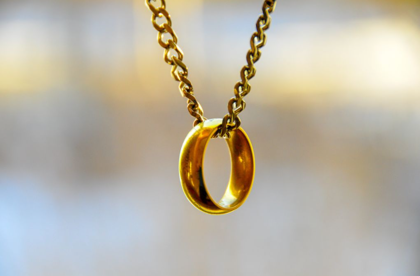 Few people know the true symbolism What does it mean when a woman