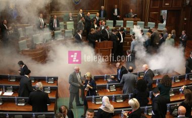 Aktakuzë ndaj ministrit Sveçla dhe tre deputetëve të LVV-së për hedhje të gazit lotsjellës