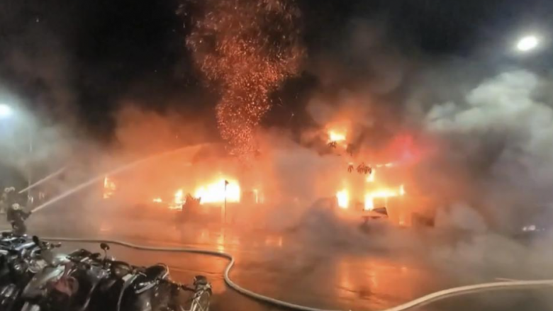 Përfshihet nga zjarri një ndërtesë në Tajvan – humbin jetën 25 persona