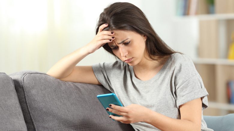Media sociale mund të jetë duke shkaktuar simptoma të ngjashme me sindromin Tourette