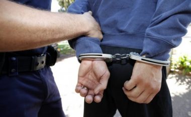Arrestohet një person për armëmbajtje pa leje dhe posedim të narkotikëve në Ferizaj
