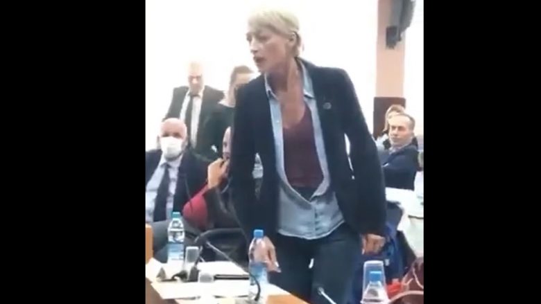 Asambleistja e PSD-së përplaset me atë të VV-së në Prishtinë: “Veshët në dorë t’i jap…”