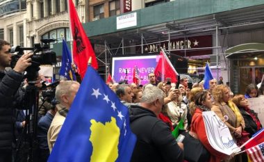 Para konsullatës serbe në New York protestohet kundër krimeve serbe