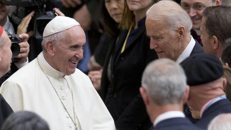 Takimi Biden-Papa Françesku: Vatikani anulon planet për transmetim të drejtpërdrejtë pa shpjegim