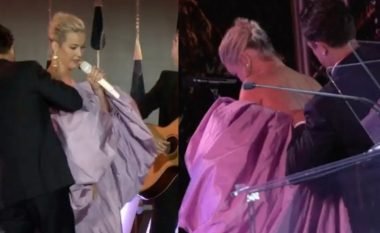 Orlando Bloom nxiton në skenë për të zbërthyer fustanin e të fejuarës Katy Perry, pasi ajo zbuloi se nuk mund të merrte frymë
