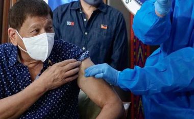 Presidenti i Filipineve, Duterte: Ata që nuk duan të marrin vaksinën, ne do t’i vaksinojmë gjersa ata flenë