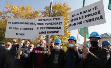 Punëtorët e Ferronikelit protestojnë para Qeverisë: Ka krizë energjetike por ka edhe zgjidhje