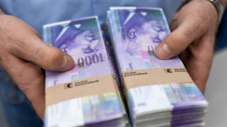 Suharekë, dyshohet se në një bankë u deponuan mbi 10 mijë franga të falsifikuara