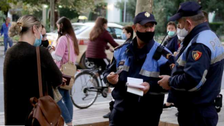 Shqipëri: Nuk ka falje, 105 mijë gjobat për maskat qytetarët do t’i paguajnë në faturat e energjisë edhe pas një viti