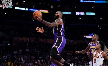 James rikthehet nga lëndimi dhe udhëheq Lakers në fitoren ndaj Cavs