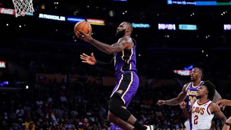 James rikthehet nga lëndimi dhe udhëheq Lakers në fitoren ndaj Cavs