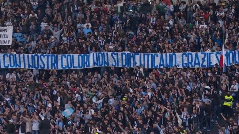 Tifozët ultras të Lazios falënderojnë Simone Inzaghin pas vizitës së tij në Olimpico me Interin