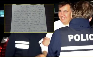 U kthye nga mërgimi, menjëherë u arrestua – Mikheil Saakashvili vjen me mesazh nga burgu, në ditën e zgjedhjeve në Gjeorgji