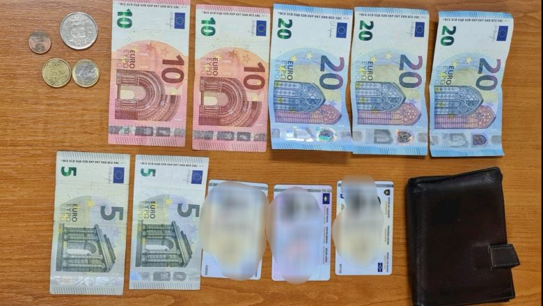 Ferizaj, qytetarja gjen një portofol me para – e dorëzon në polici