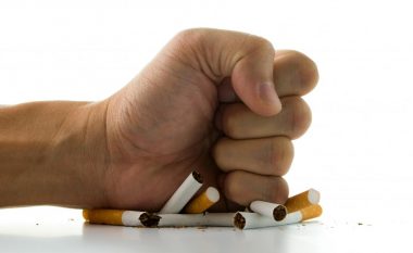 Pse ndodh shtimi i peshës kur ndaloni pirjen e duhanit?