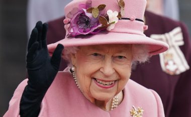 Mbretëresha shpallet ‘E moshuara e vitit’ dhe e refuzon çmimin, sepse nuk ndihet e vjetër