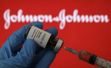 Johnson&Johnson pret që këtë vit të fitojë 2.5 miliardë dollarë nga shitjet e vaksinave
