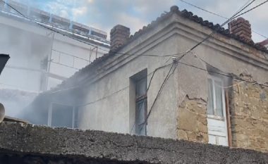 ​Përfshihet nga zjarri banesa në Korçë, vdes një 64-vjeçar