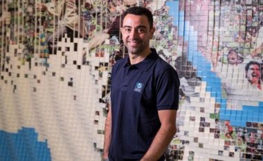 Xavi i përgjigjet spekulimeve për detyrën e trajnerit te Barcelona