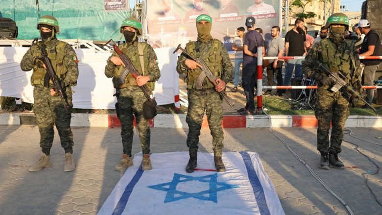 Britania e vendos në listën e organizatave terroriste Hamasin