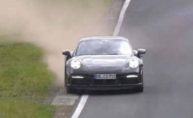 ​Porsche po teston hibridin e parë 911
